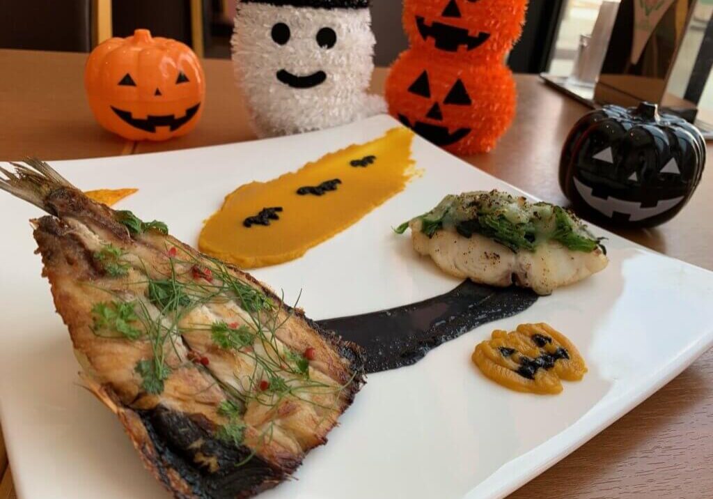 イワシの香草焼きと白身魚のフィレンツェ風ハロウィーン仕立て